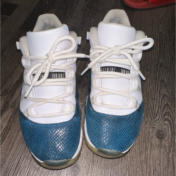 Jordan 11 Navy Snakeskin (2019) - Picture 2 of 4